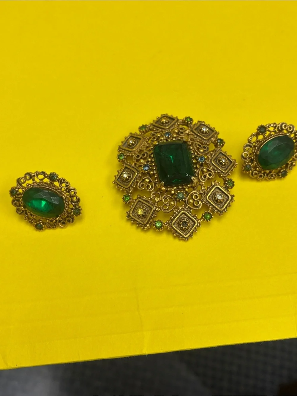 Vintage-Inspired Gold Tone Brooch and Earrings Set with Emerald Green Stones